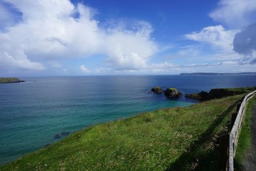 Landschaft um Carrick-a-Rede - Rope Bridge / Nordirland