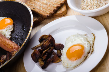 Breakfast set for one.