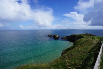 Landschaft um Carrick-a-Rede - Rope Bridge / Nordirland