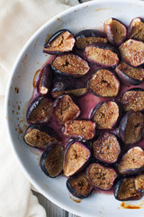 Roasted  figs with honey and cinnamon 