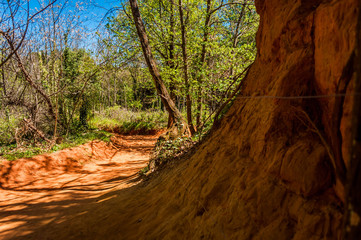 Fototapeta premium Le sentier des ocres, Lubéron, Vaucluse, France.