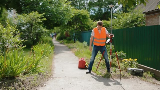 Worker prepare geodetic device for surveying