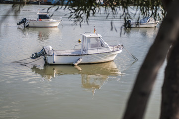 Fototapeta na wymiar barco,agua,mar,azul