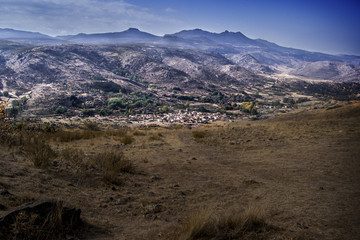 vista de pueblo,avila,españa,rio frio