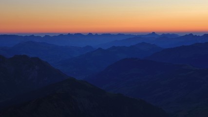 Fototapeta na wymiar Gstaad and surrounding mountains before sunrise