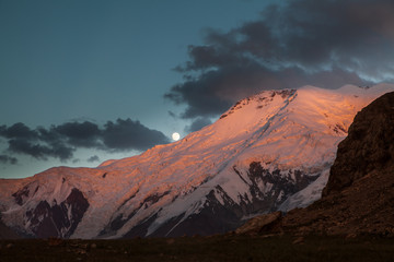 Fototapeta premium Beautiful mountain evening view near the Lenin peak. Pamir mountains. Kyrgyzstan