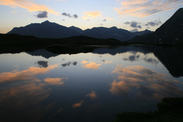 Naklejka na ściany i meble Amazing sunset reflection in a mountain lake