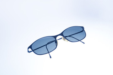 Black men sunglasses on white background. Occhiali da sola da uomo sfondo bianco