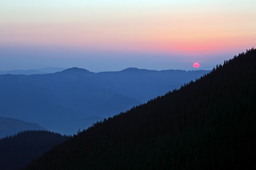 Obraz premium sunny dawn on the mountain slopes