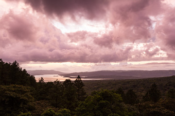 Obraz premium Arenal lake reflection the sun