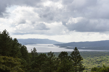 Fototapeta na wymiar Arenal Lake landscape