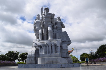 statue of soldier, farmer, worker united in vietnam