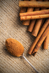 Cinnamon sticks and ground cinnamon.