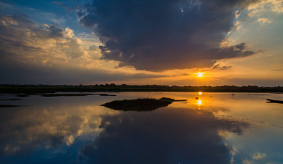 Obraz premium Natural scenery, beautiful sky, river.Sunset over the forest lake.