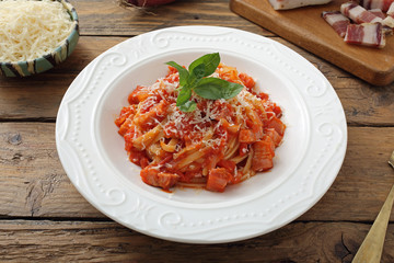 pasta amatriciana piatto tipico della cucina italiana