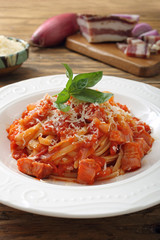 pasta amatriciana piatto tipico della cucina italiana