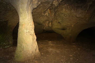 Höhlen 