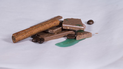 coffee beans, chocolate, cinnamon