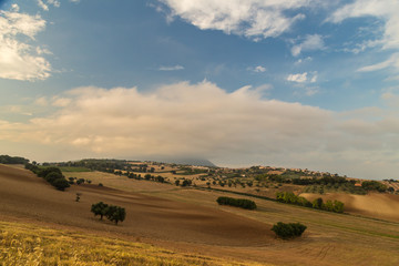 Obraz premium Sunset in the italian countryside