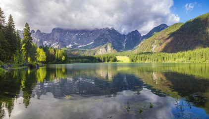 Fototapeta na wymiar Lake of the Julian Alps, Laghi di Fusine
