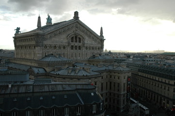 Naklejka premium Charmante Großstadt. Blick auf die Oper von Paris.