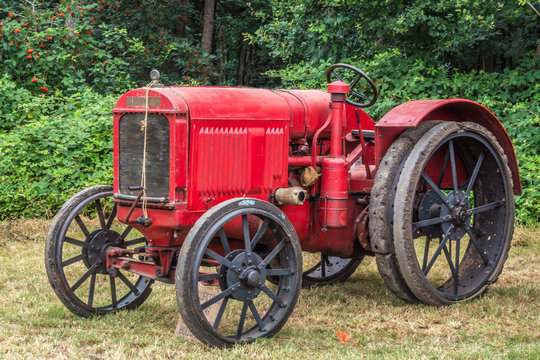 Traktor 80 Jahre alt