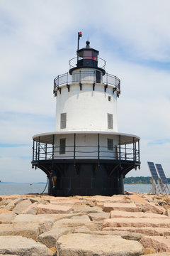 Portland Breakwater Lighthouse (Bug Light) is a small lighthouse at the south Portland Bay, Portland, Maine, USA.It was built in 1875 and is one of Maine's most elegant lighthouses.