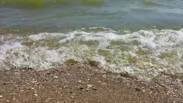 Прибрежные волны/ Прибрежные волны Азовского моря в жаркий летний день