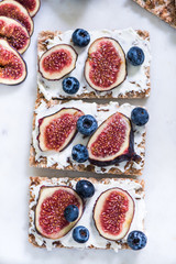 crispy bread with figs,blueberry and honey