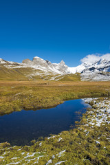 Naklejka na ściany i meble Mountain lake Swiss Alps