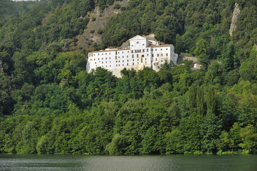 Fototapeta na wymiar Lago di Monticchio, Abbazia di San Michele, Basilicata