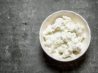 The cottage cheese in a bowl.