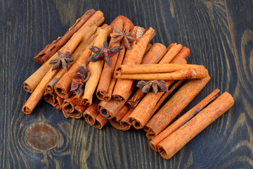 Cinnamon sticks on wooden table