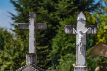 Steinerne Kreuze am Friedhof