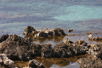 spanische Mittelmeerküste mit Strand und Booten