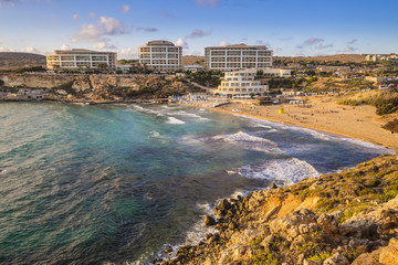 Obraz premium Malta - Golden Bay, malta's most beautiful sandy beach at sunset with blue sky