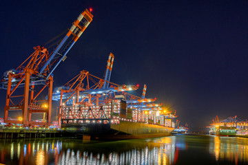 Fototapeta na wymiar Hafen in Hamburg