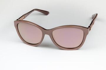 Sunglasses with mirrored lenses