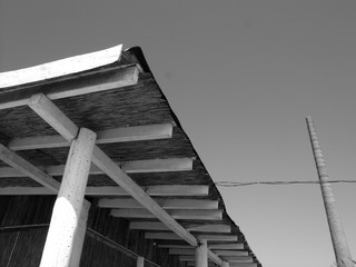 Improvisierte Dachkonstruktion eines Beach Club am alten Hafen am Kreativkai in Münster in...