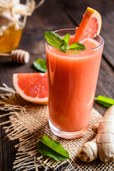 Grapefruit smoothie with ginger and honey