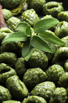 Gnocchi con spinaci e ricotta với rau bina v&agrave; met spinazie en spinaci Ẩm thực &Yacute; Kuchnia włoska Cucina italiana Italiaanse keuken 이탈리아 요리 義大利飲食 Olasz burro gasztron&oacute;mia Italian cuisine Butter