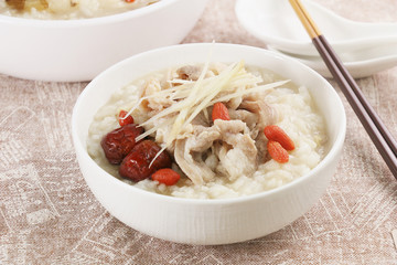 Golden fried mullet porridge for new year's dinner creations in