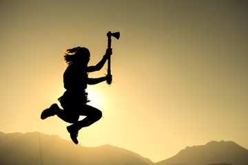 baltalı adam saldırı pozisyonu & baltalı savaşçı