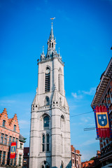 Fototapeta na wymiar Le beffroi de Tournai et la Grand-place