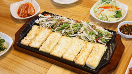 Korean style of marinated tofu iron, the complaint further baked
