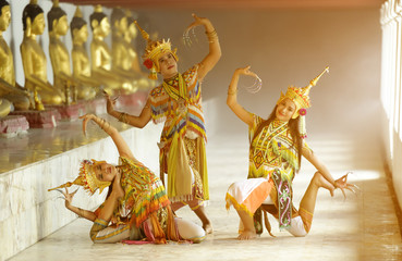 Manohra models : MANOHRA is folk dance in South of Thailand at T - 120995596