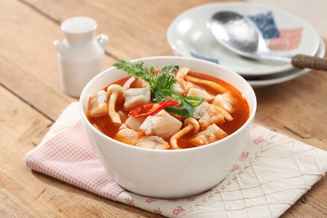 The multipurpose anchovy broth to boiling water and boil put the