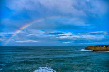 オーストラリア・グレートオーシャンロードから望む虹
