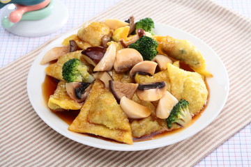 Fried Beoseottang can ravioli with mushroom and broccoli on whit
