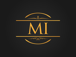 Luxurious Circle Ornament